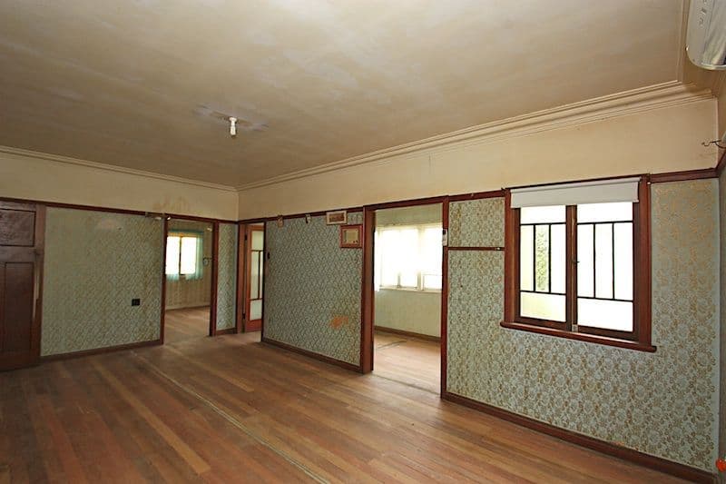 10 Mclean Street, NORTH IPSWICH QLD 4305, North Ipswich - Thumbnail 2