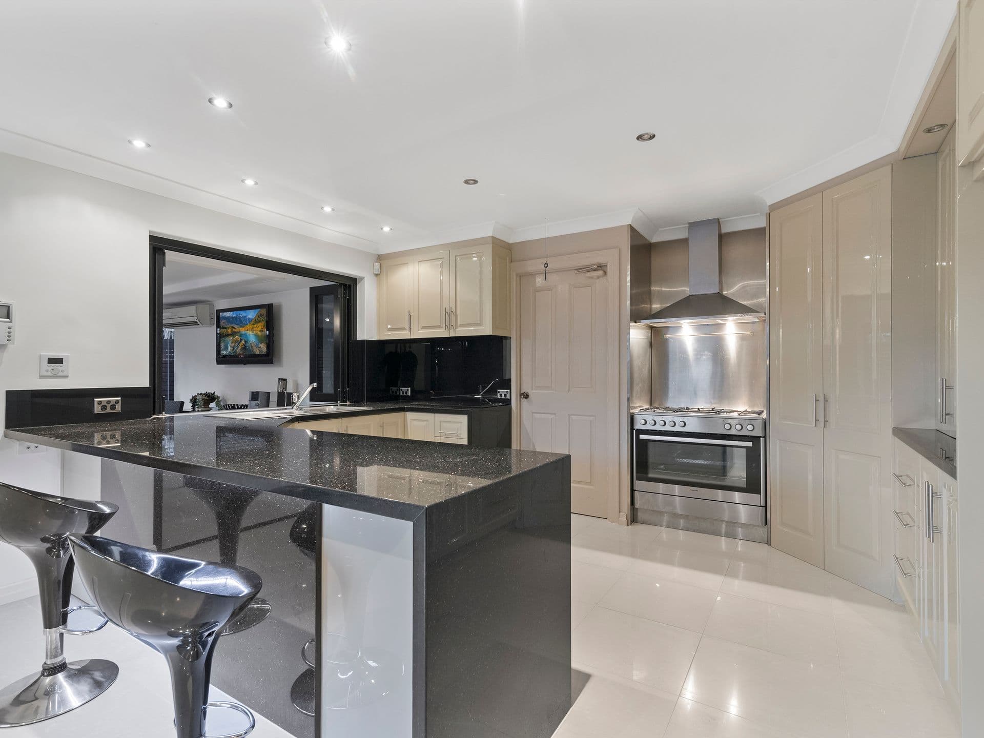 22 Bergamont Street, Elanora QLD 4221, Elanora - Thumbnail 5