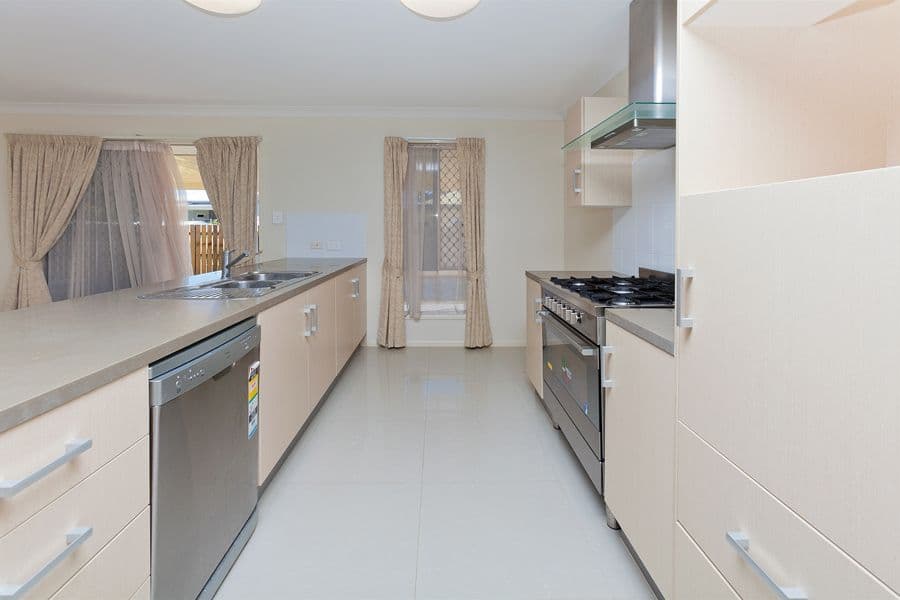 38 Patmore Street, Holland Park QLD 4121, Holland Park - Thumbnail 2