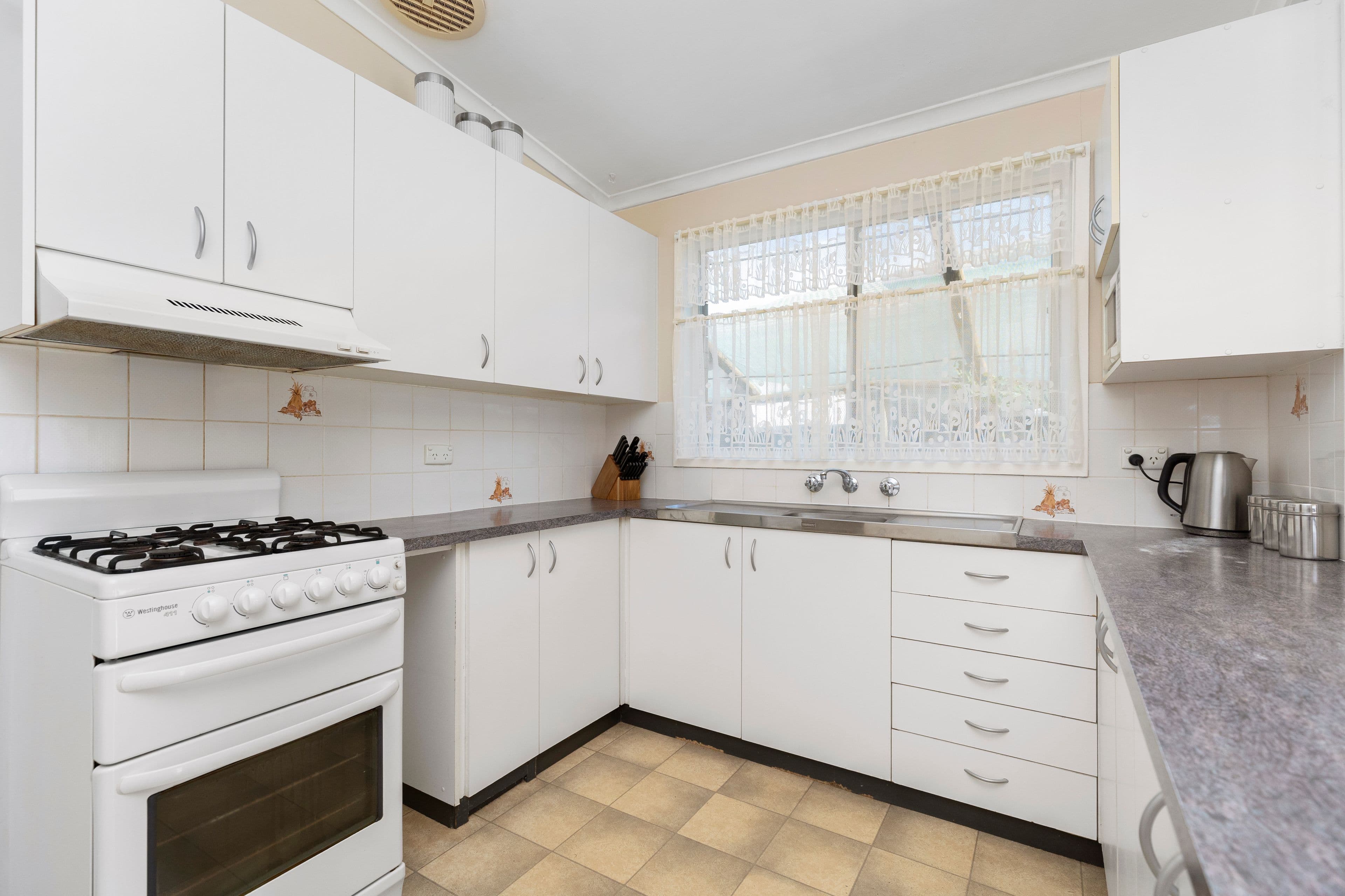 2 Arnold Street, Junee NSW 2663, Junee - Thumbnail 2