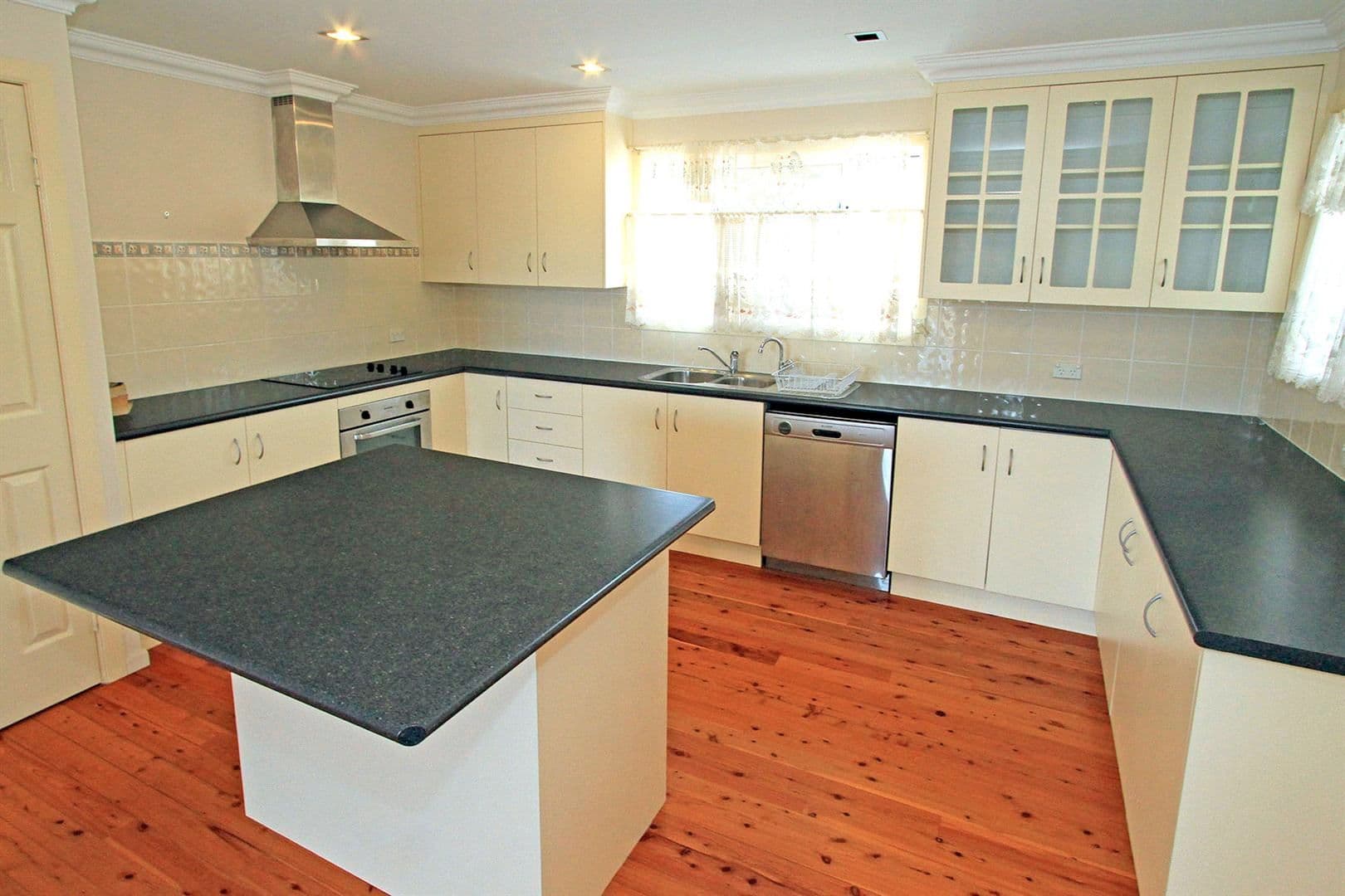 5 Kroombit Drive, BOULDERCOMBE QLD 4702, Bouldercombe - Thumbnail 2