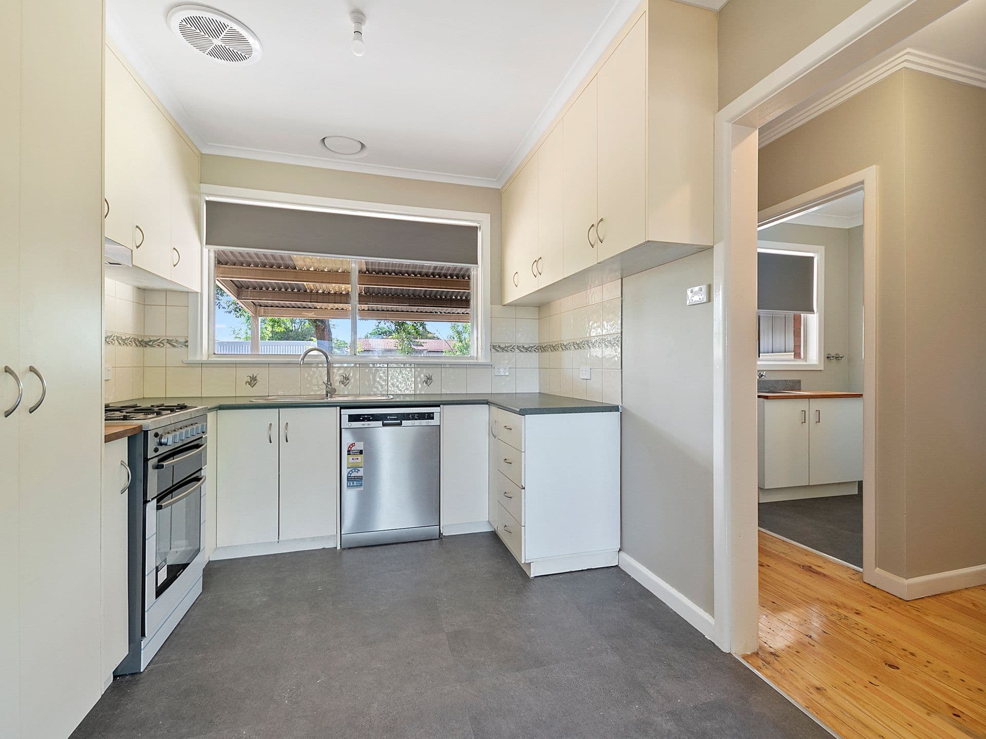 11 Latimer Street, Benalla VIC 3672, Benalla - Thumbnail 4