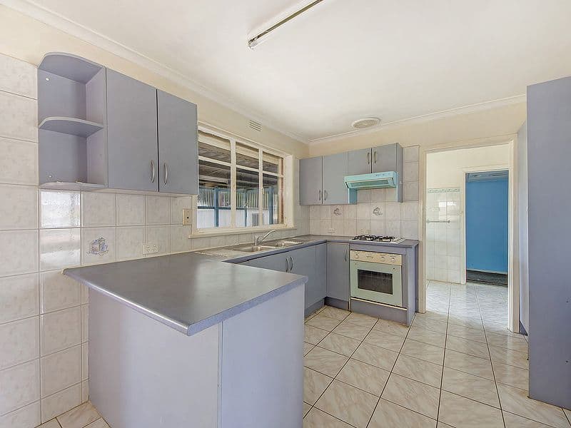 37 Yarmouth Avenue, ST ALBANS VIC 3021, St Albans - Thumbnail 3