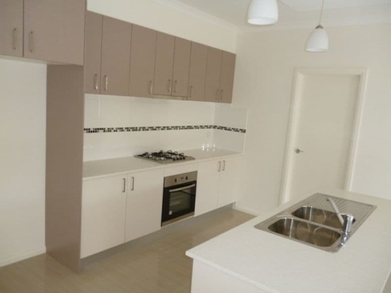 1 Mecklenburg Close, EPPING VIC 3076, Epping - Thumbnail 2