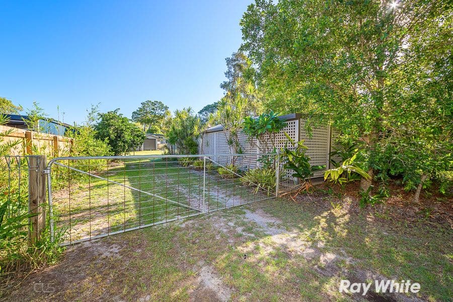 12 Elizabeth Street, Beachmere QLD 4510, Beachmere - Thumbnail 2