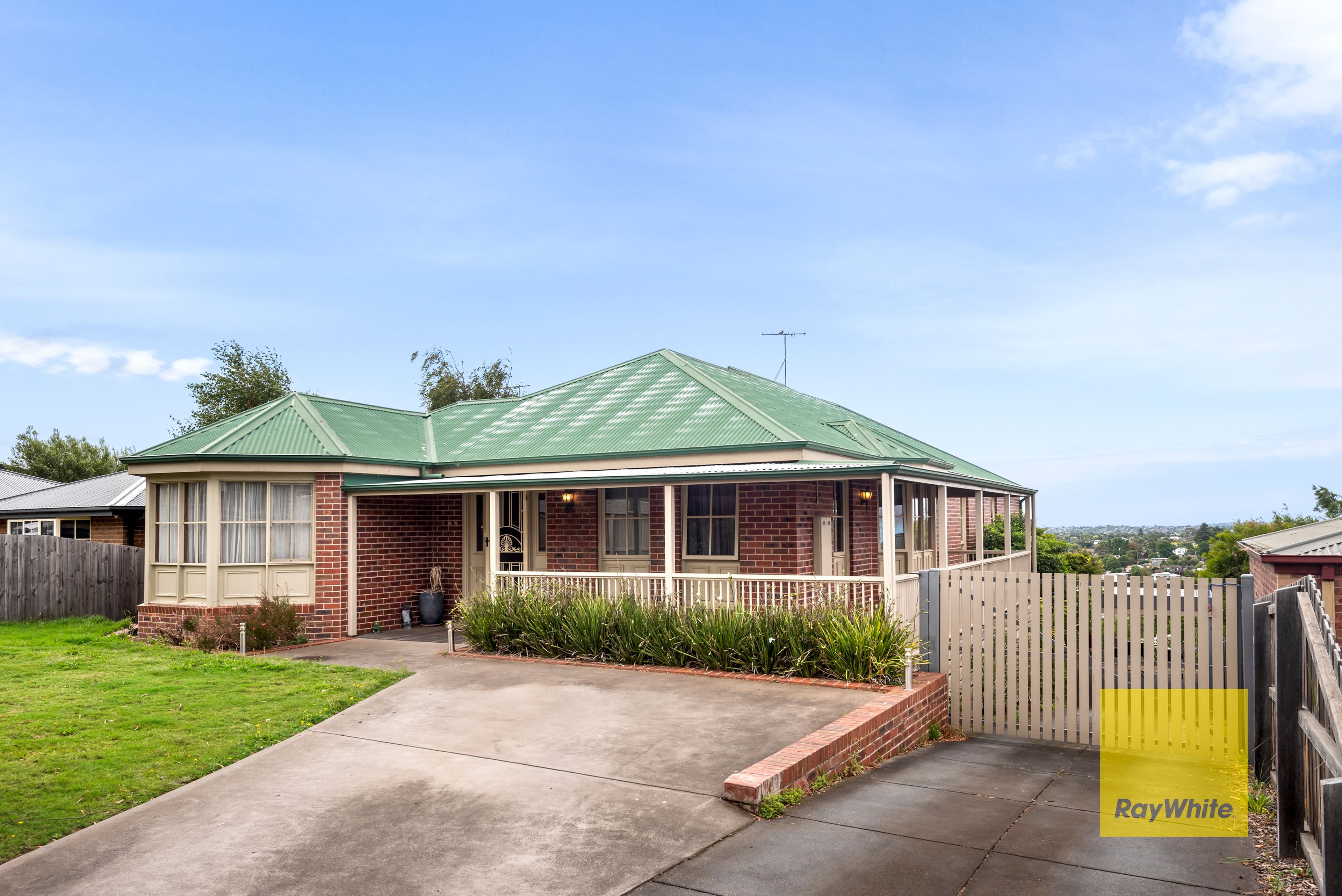 10 Lansbury Crescent, Highton VIC 3216, Highton - Image 1