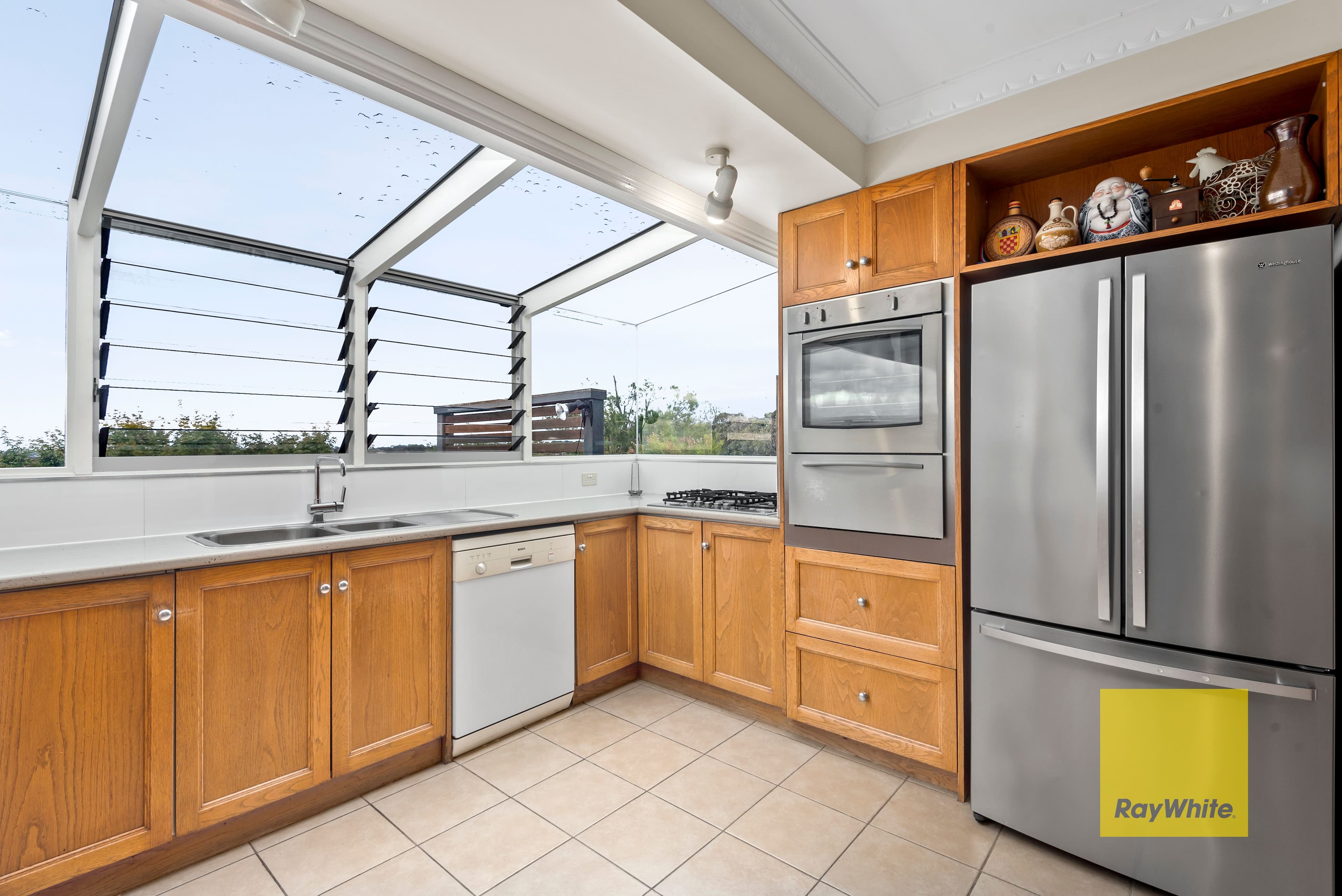 10 Lansbury Crescent, Highton VIC 3216, Highton - Thumbnail 2