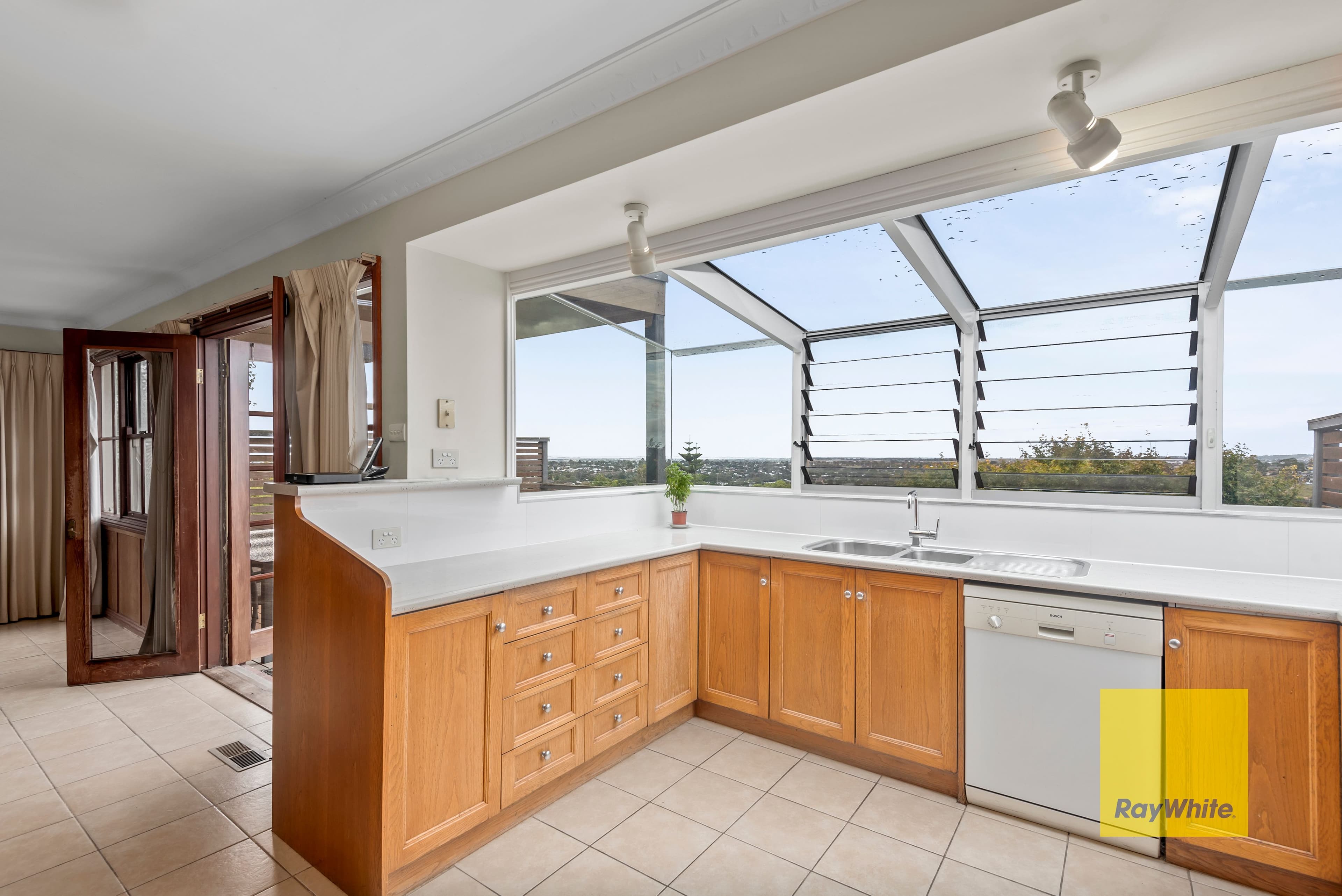 10 Lansbury Crescent, Highton VIC 3216, Highton - Thumbnail 3