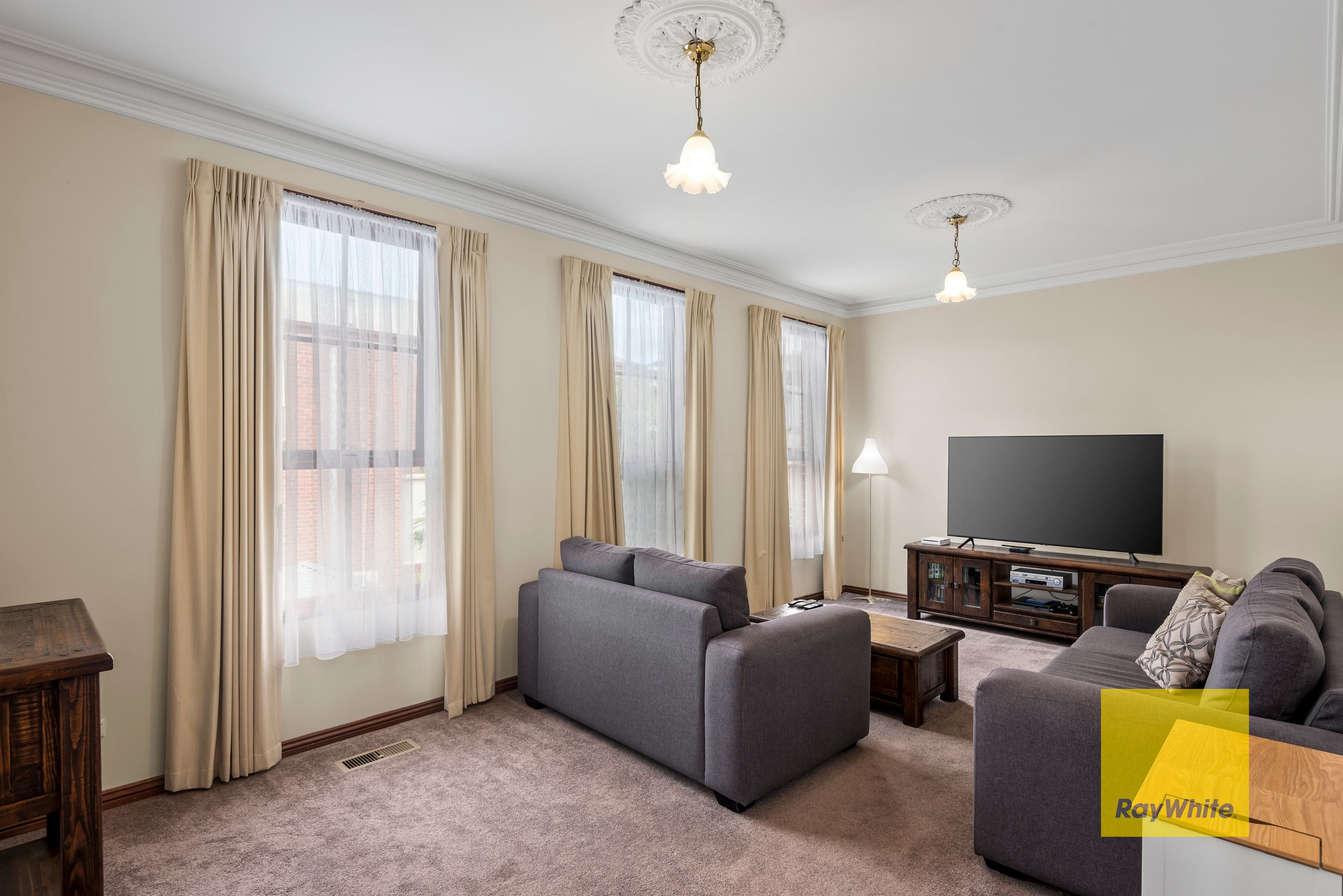 10 Lansbury Crescent, Highton VIC 3216, Highton - Thumbnail 4