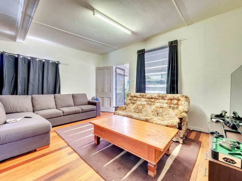 4 Lalroy Street, Beachmere QLD 4510, Beachmere - Thumbnail 2