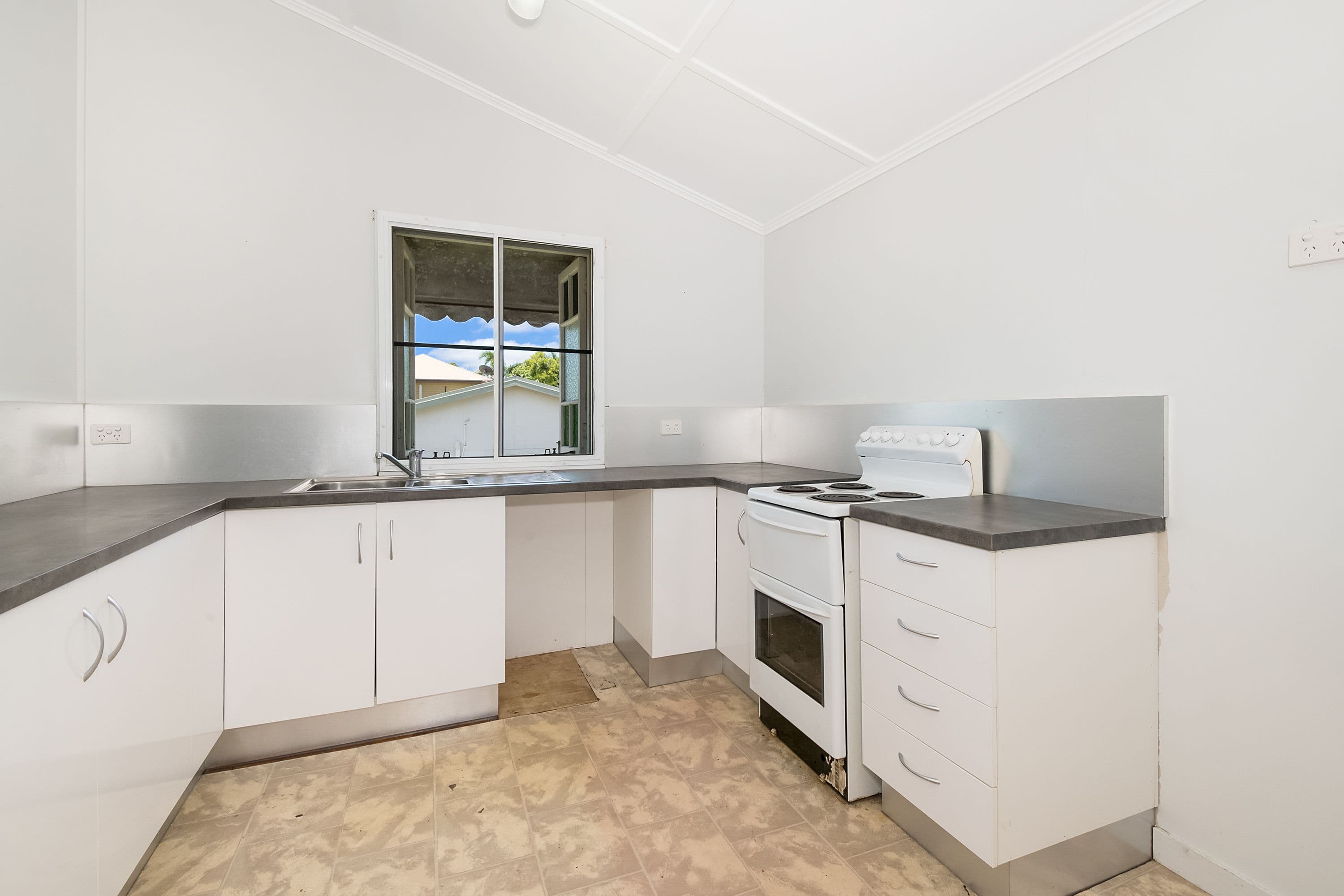 12 Mcalister Street, Oonoonba QLD 4811, Oonoonba - Thumbnail 4