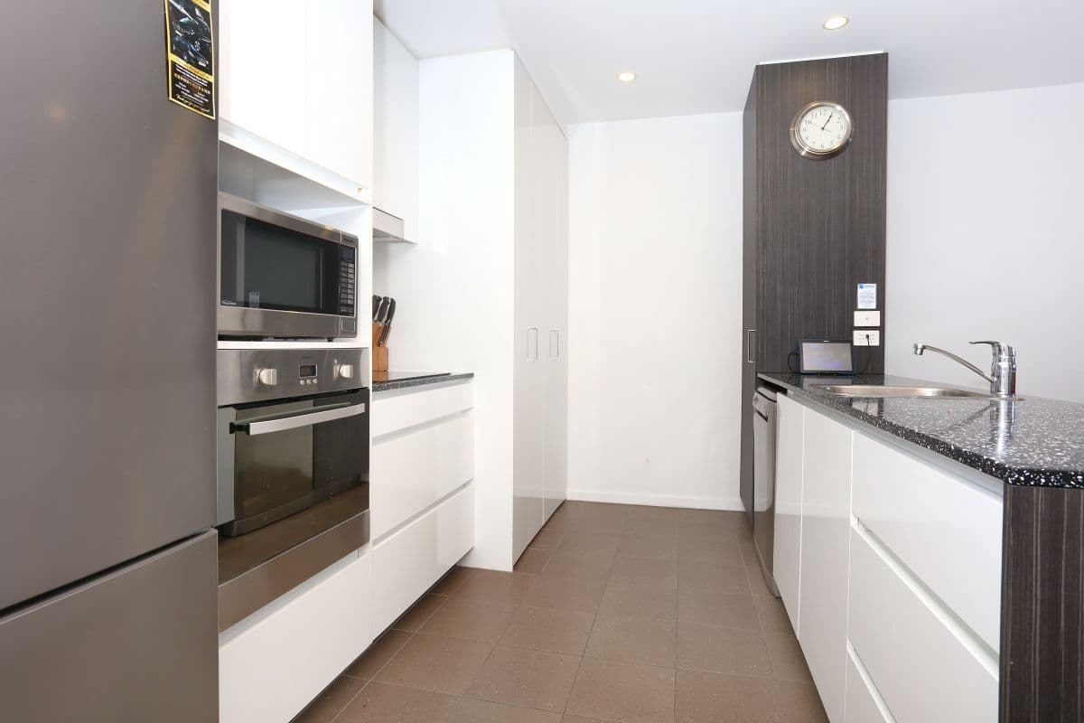 56 'Synergy Apartments' 2729 Gold Coast Highway, Broadbeach QLD 4218, Broadbeach - Thumbnail 5