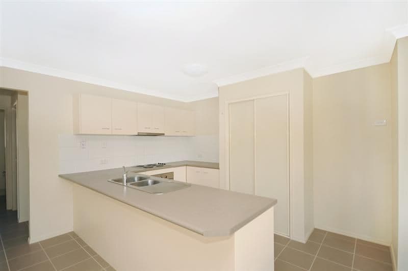 12 Wareena Crescent, GLENVALE QLD 4350, Glenvale - Thumbnail 2