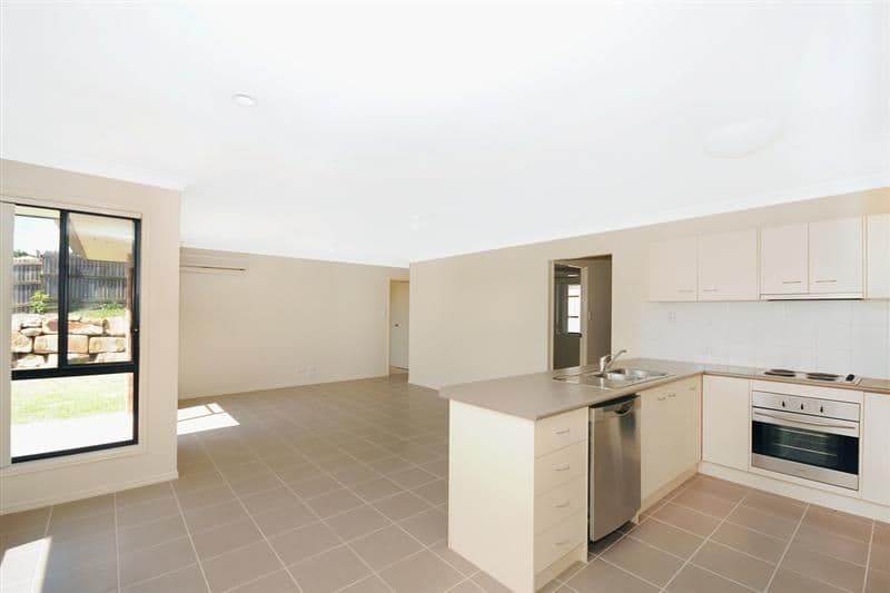 12 Wareena Crescent, GLENVALE QLD 4350, Glenvale - Thumbnail 8