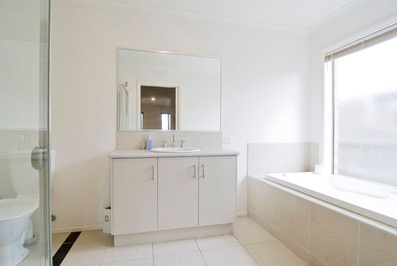 16 Pevensey Drive, NARRE WARREN SOUTH VIC 3805, Narre Warren South - Thumbnail 7