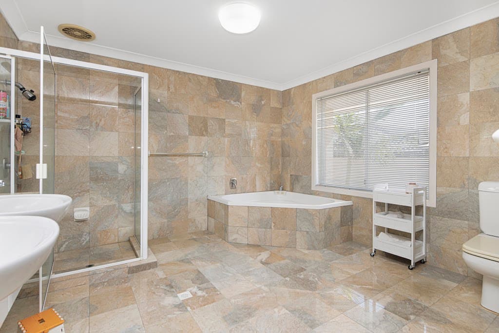 111 Masthead Drive, RABY BAY, QLD, 4163, Cleveland - Thumbnail 4