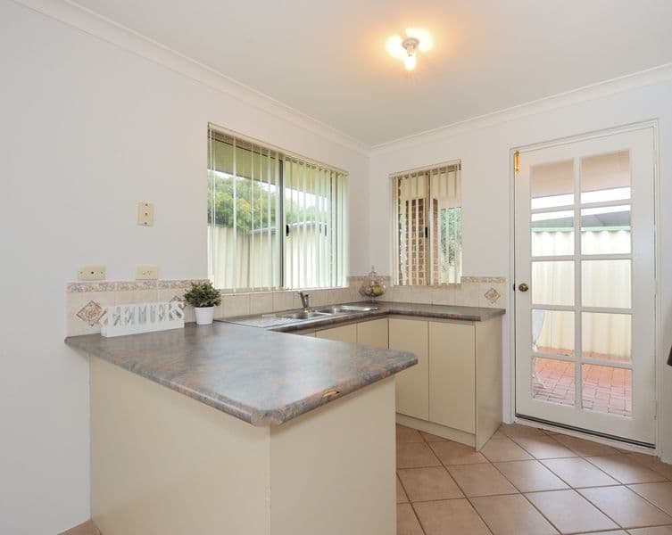 11 Mornington Boulevard, Waikiki WA 6169, Waikiki - Thumbnail 8