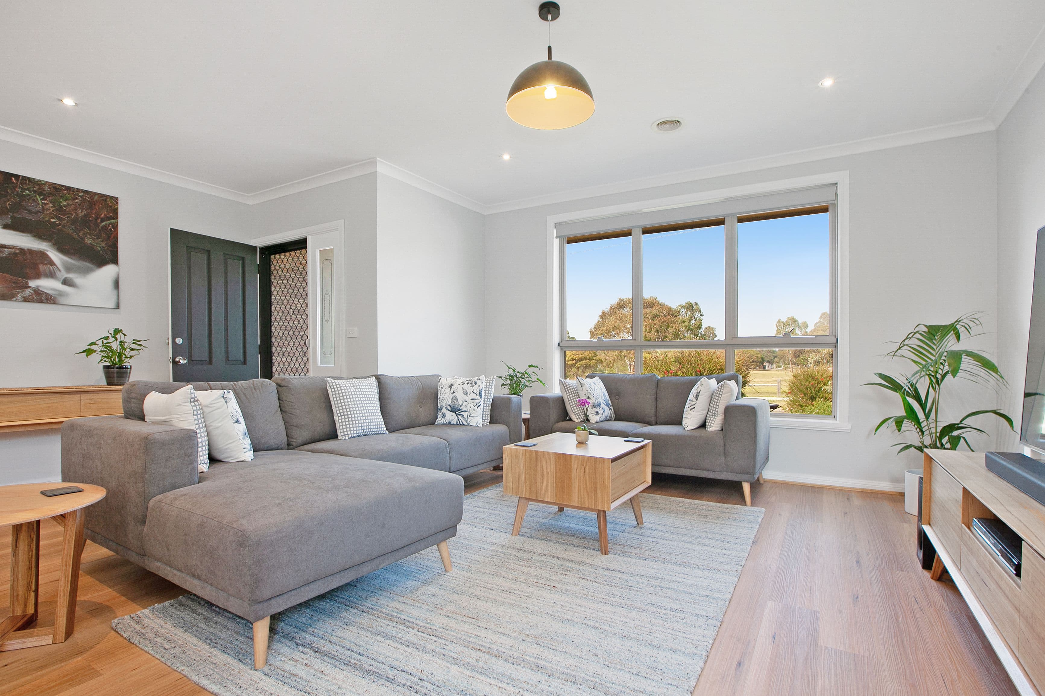 10 McMahon Road, Reservoir VIC 3073, Reservoir - Thumbnail 2