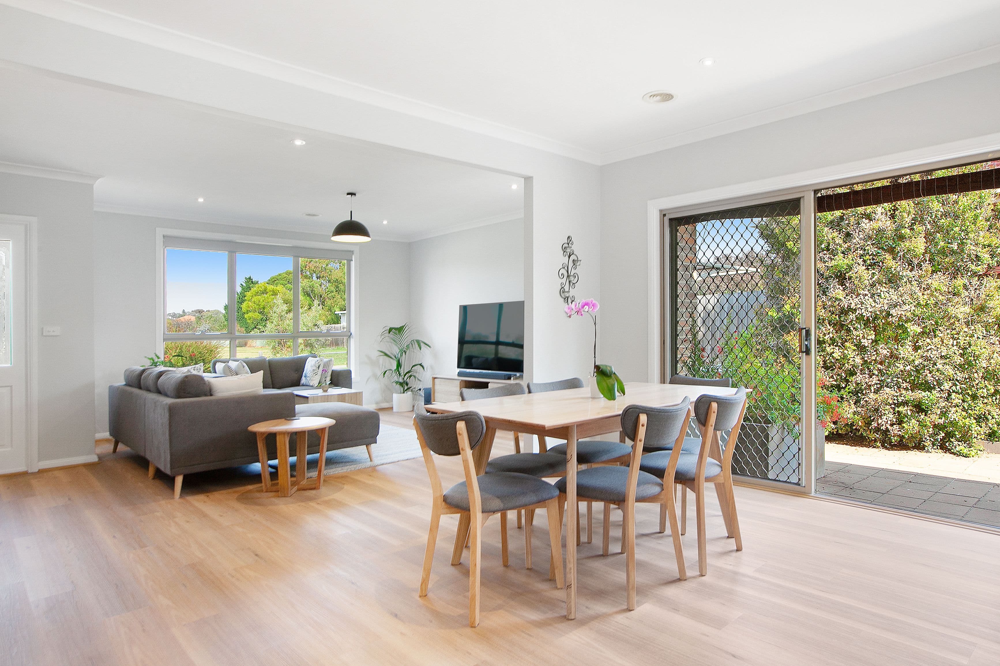 10 McMahon Road, Reservoir VIC 3073, Reservoir - Thumbnail 4