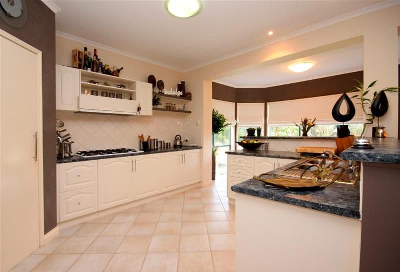 4 Riley Drive, MILL PARK VIC 3082, Mill Park - Thumbnail 2