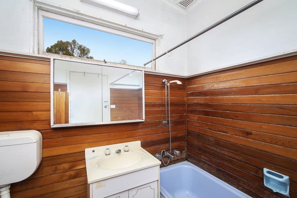 52 Lakedge Avenue, Berkeley Vale NSW 2261, Berkeley Vale - Thumbnail 3