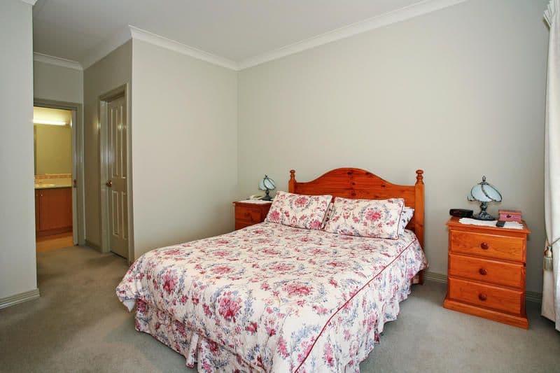 70 Rossack Drive, WAURN PONDS VIC 3216, Waurn Ponds - Thumbnail 2