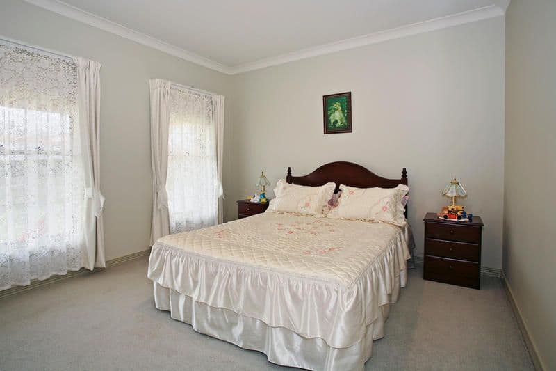 70 Rossack Drive, WAURN PONDS VIC 3216, Waurn Ponds - Thumbnail 3