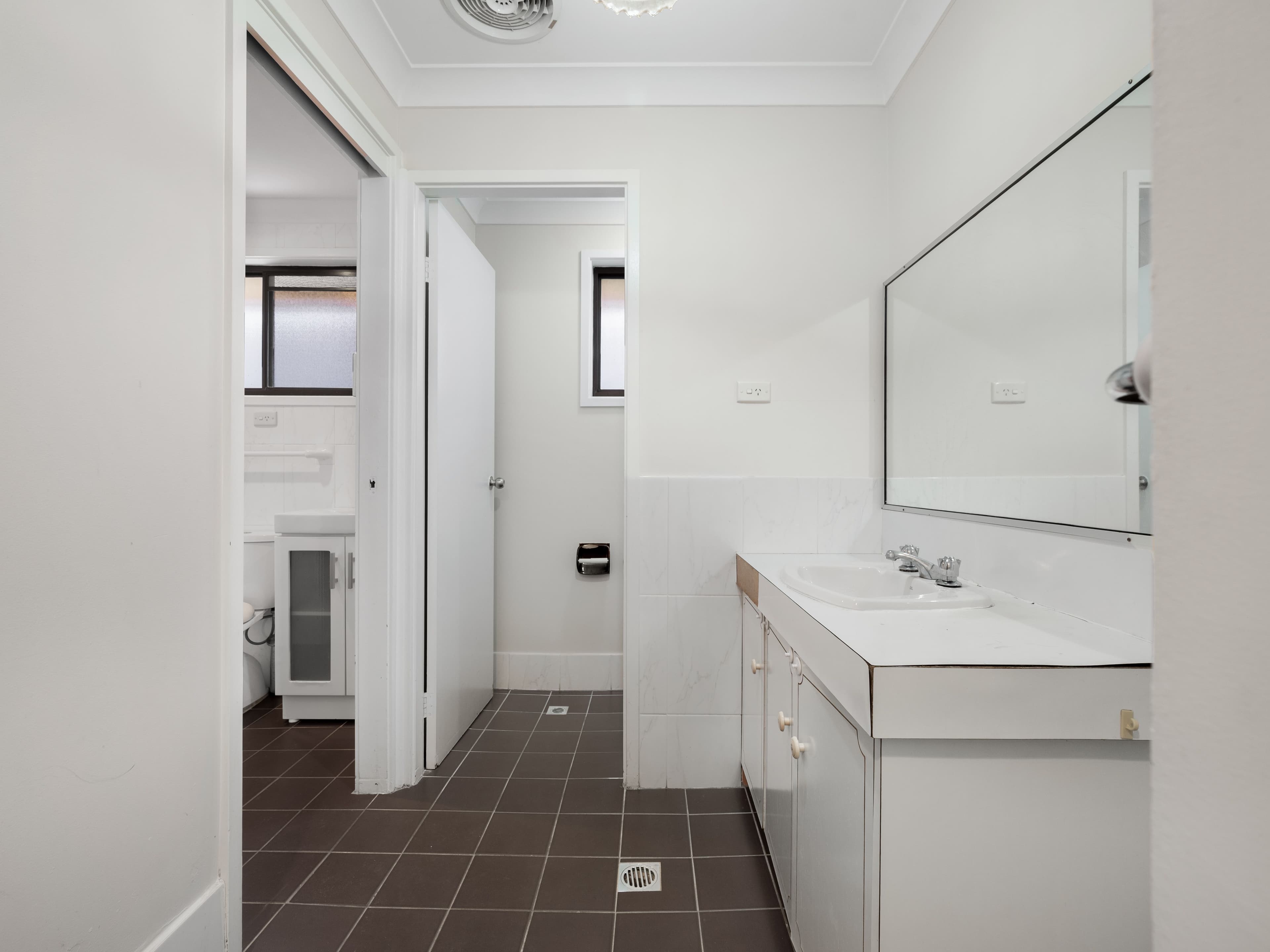 242 Harrow Road, Glenfield NSW 2167, Glenfield - Thumbnail 8
