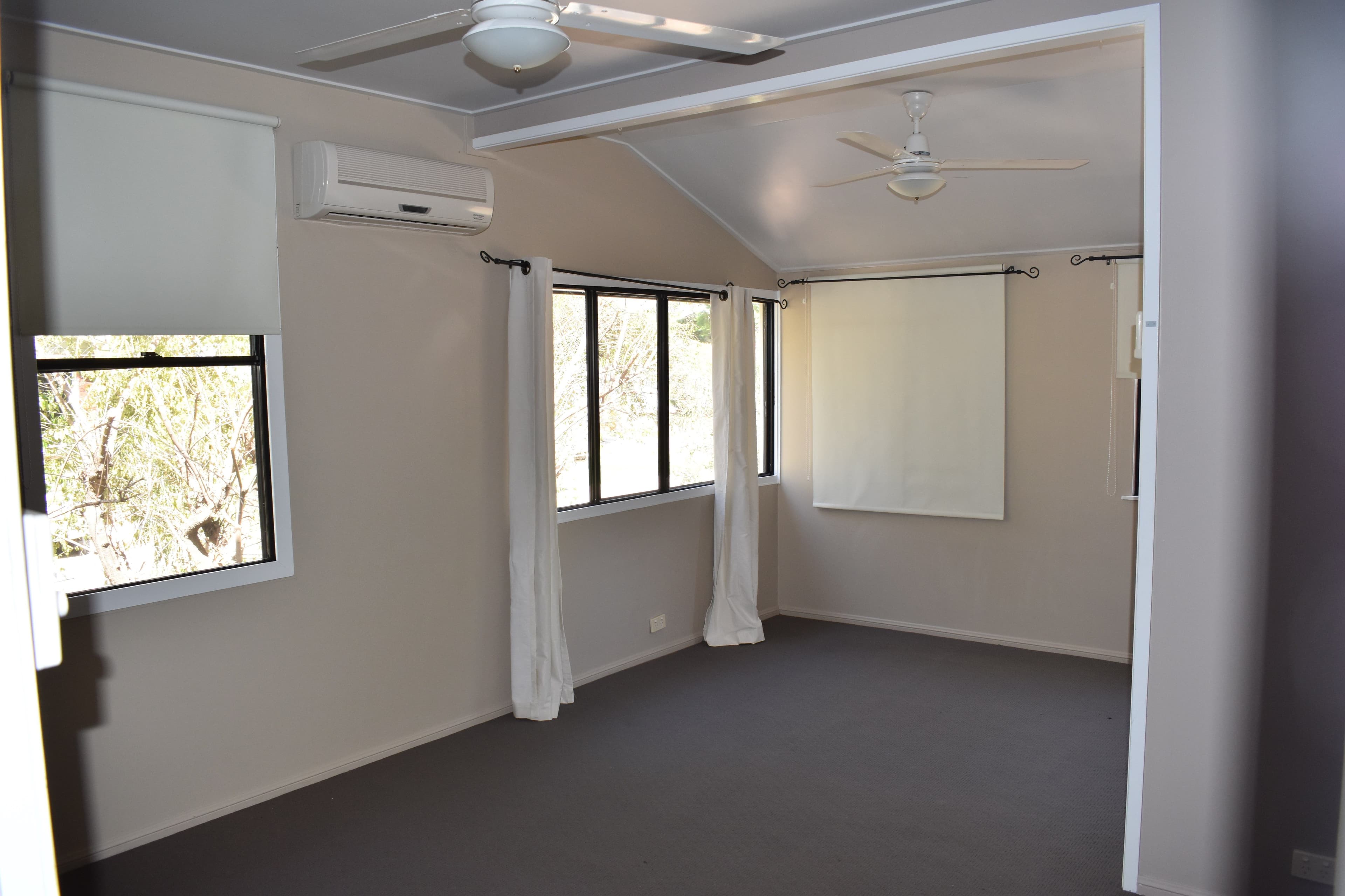 12 Brooks Street, Emerald QLD 4720, Emerald - Thumbnail 3
