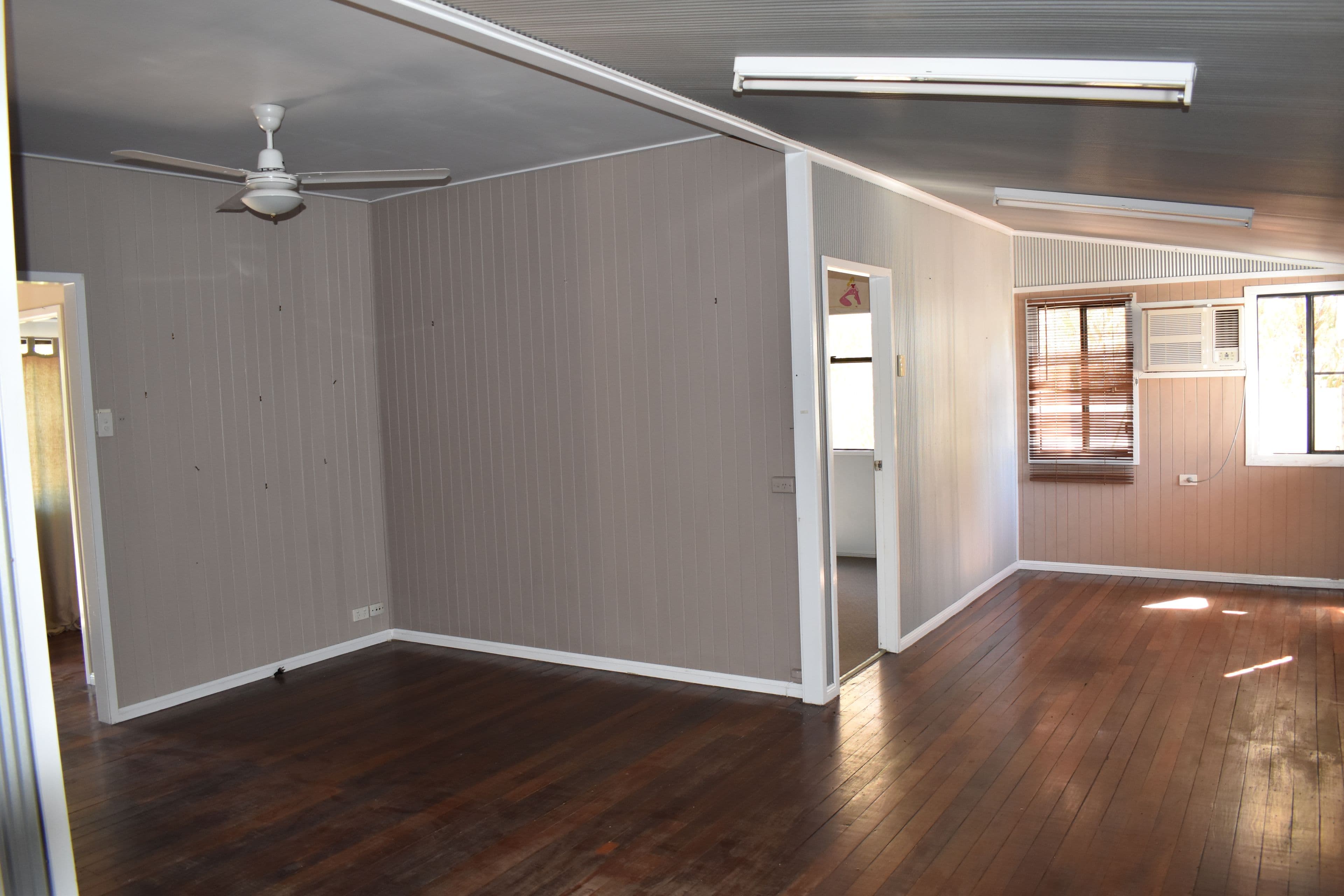 12 Brooks Street, Emerald QLD 4720, Emerald - Thumbnail 4