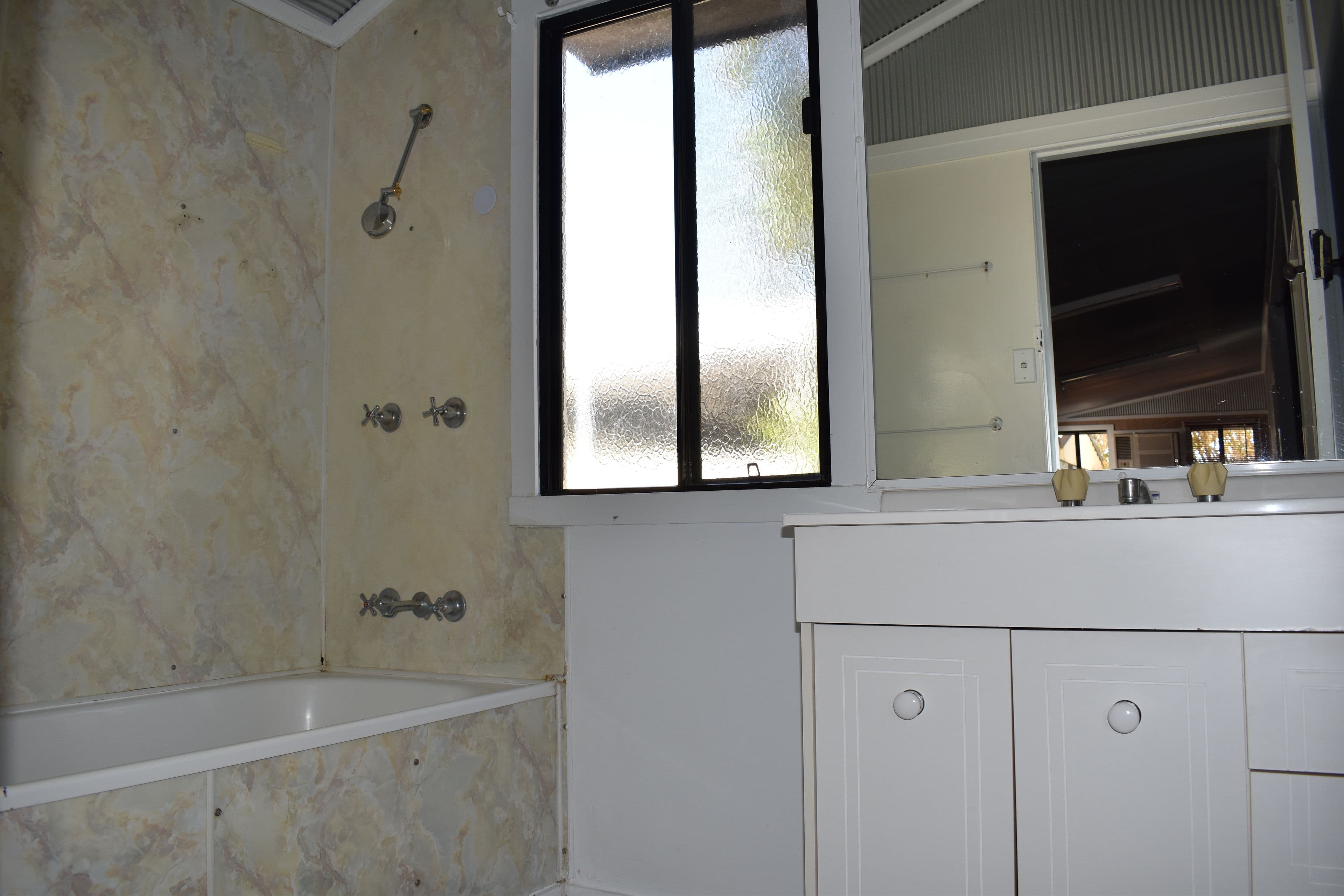 12 Brooks Street, Emerald QLD 4720, Emerald - Thumbnail 7