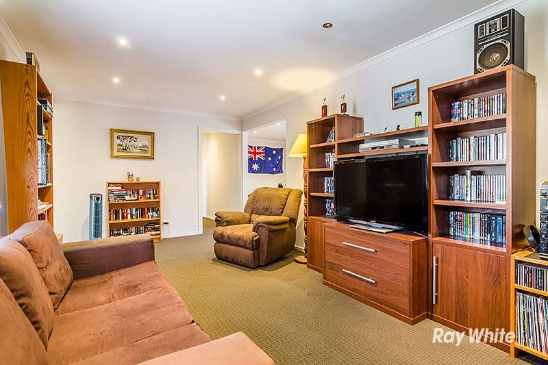 11 Hoysted Avenue, Cranbourne North VIC 3977, Cranbourne North - Thumbnail 2