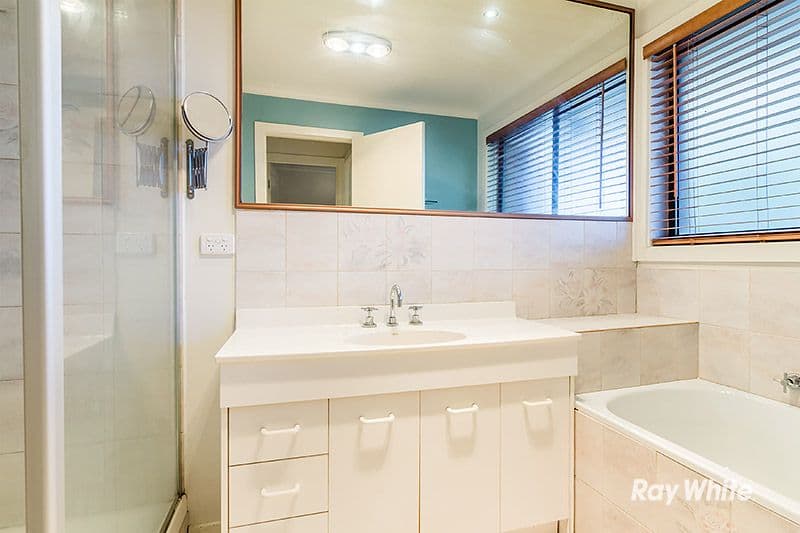 11 Hoysted Avenue, Cranbourne North VIC 3977, Cranbourne North - Thumbnail 6