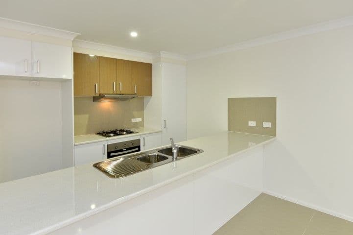6 Rubie Court, WESTBROOK QLD 4350, Westbrook - Thumbnail 2