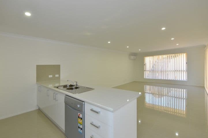 6 Rubie Court, WESTBROOK QLD 4350, Westbrook - Thumbnail 3