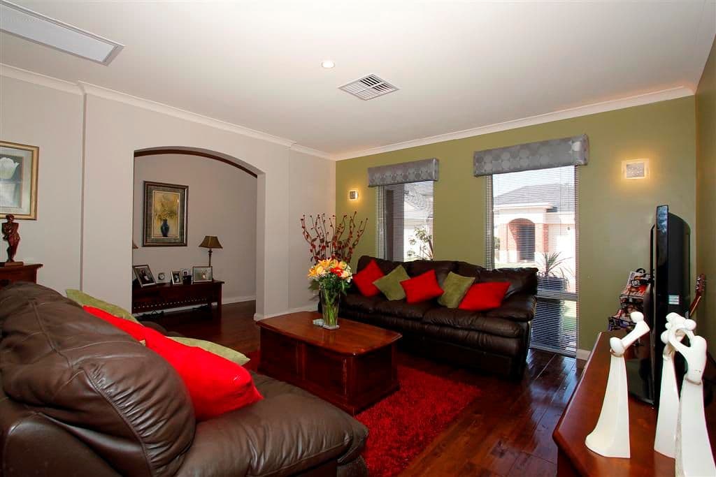 10 Pembrooke Lane, CANNING VALE WA 6155, Canning Vale - Thumbnail 2