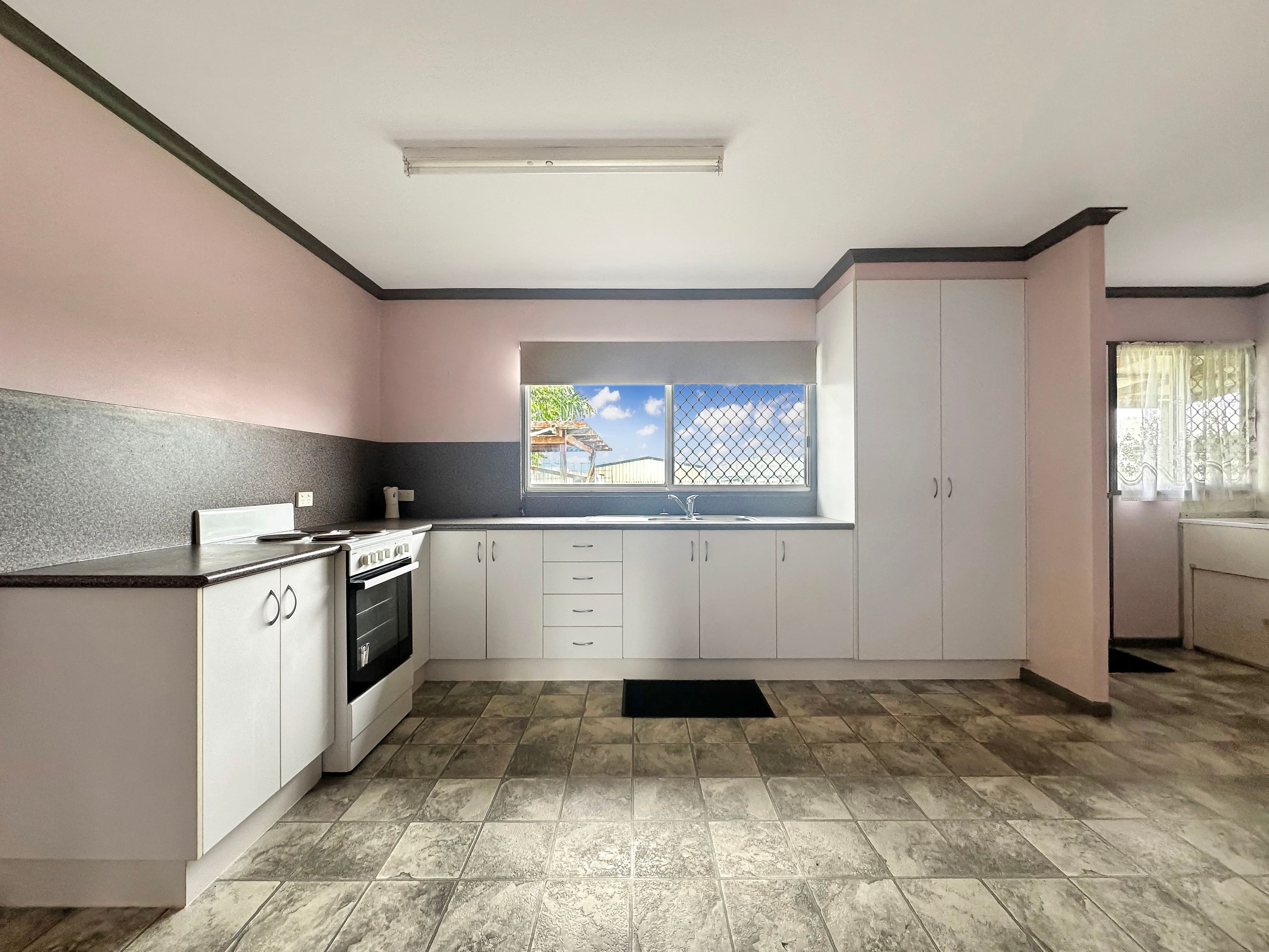 27 Cemetery Road, Sarina QLD 4737, Sarina - Thumbnail 4