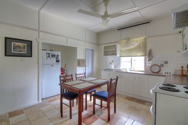 8 Lindsay Street, BUNDAMBA QLD 4304, Bundamba - Thumbnail 3