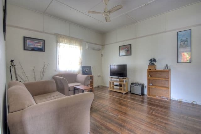 8 Lindsay Street, BUNDAMBA QLD 4304, Bundamba - Thumbnail 6
