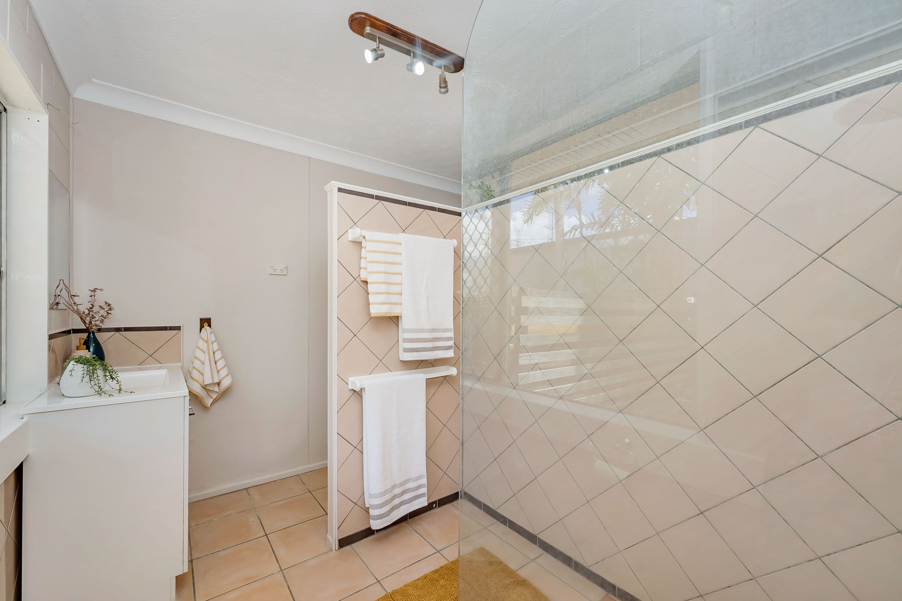 1668 Riverway Drive, Kelso QLD 4815, Kelso - Thumbnail 5