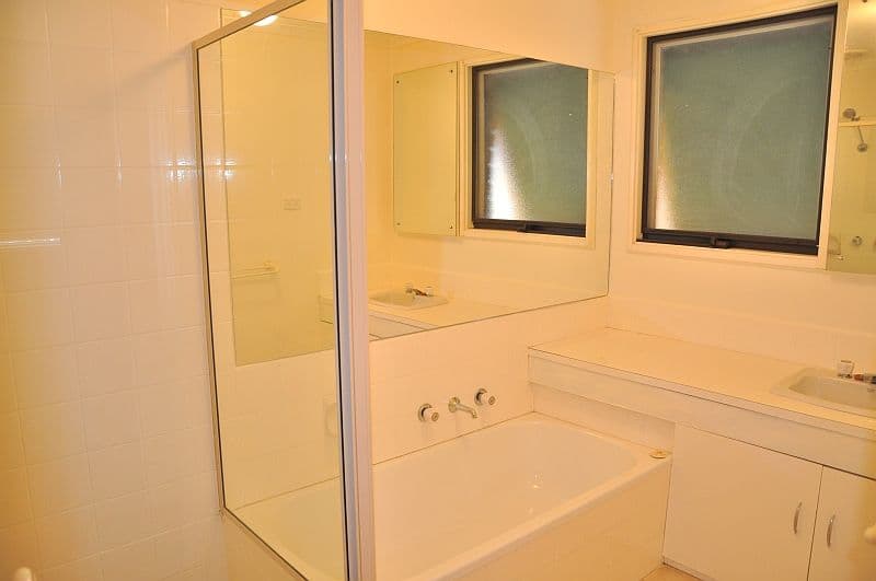 22 Roycroft Avenue, MILL PARK VIC 3082, Mill Park - Thumbnail 5