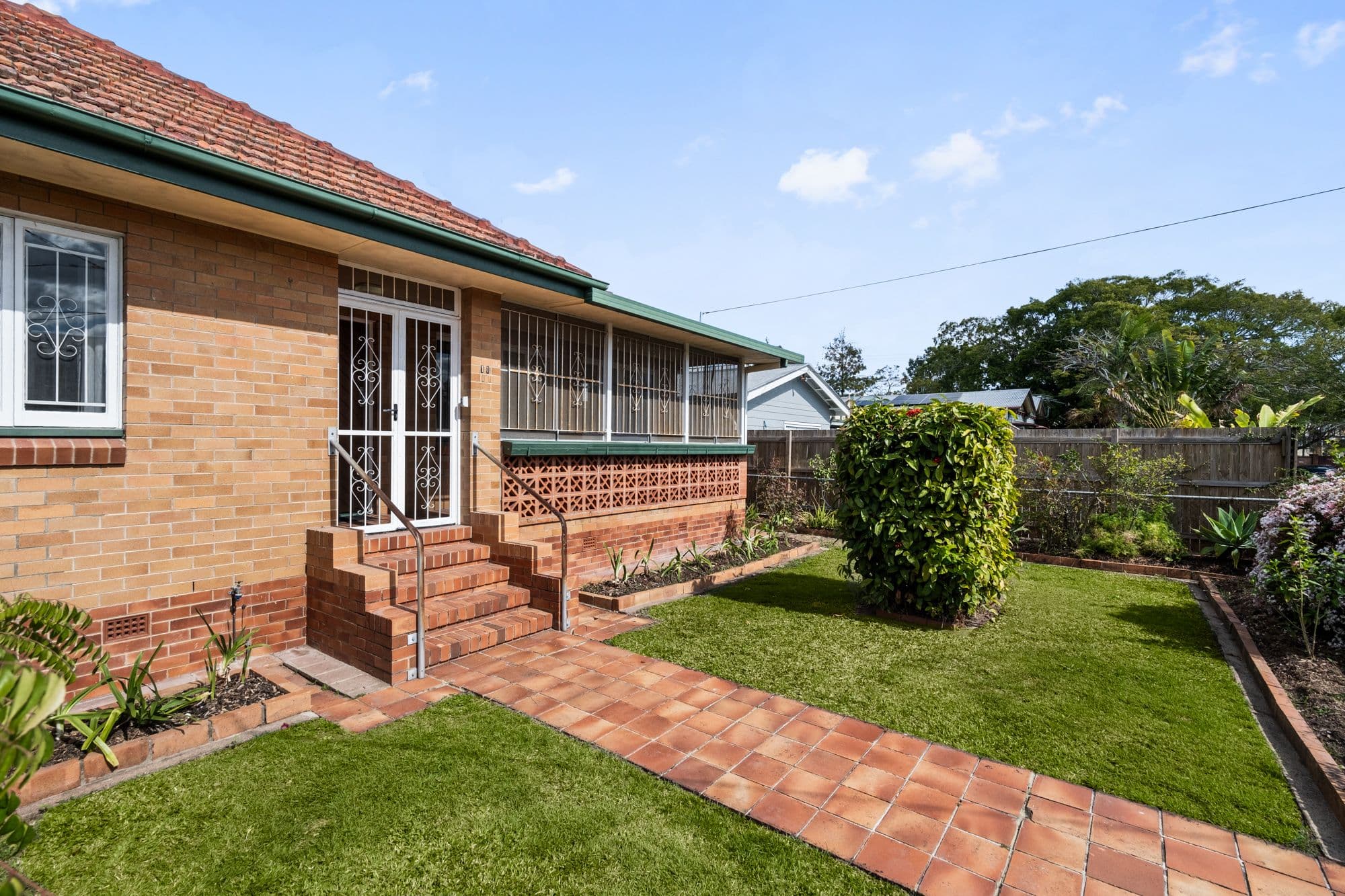 11 Strong Avenue, Graceville QLD 4075, Graceville - Thumbnail 2
