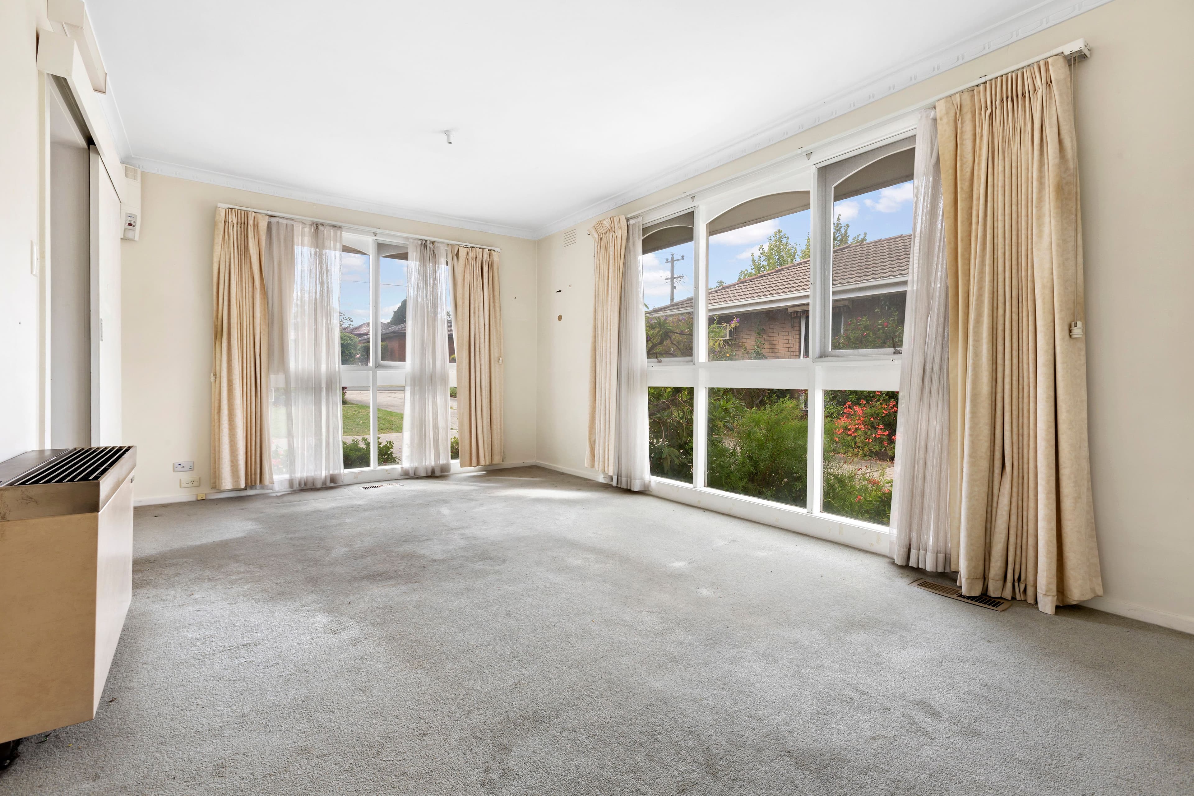 15 Jordan Grove, Glen Waverley VIC 3150, Glen Waverley - Thumbnail 2