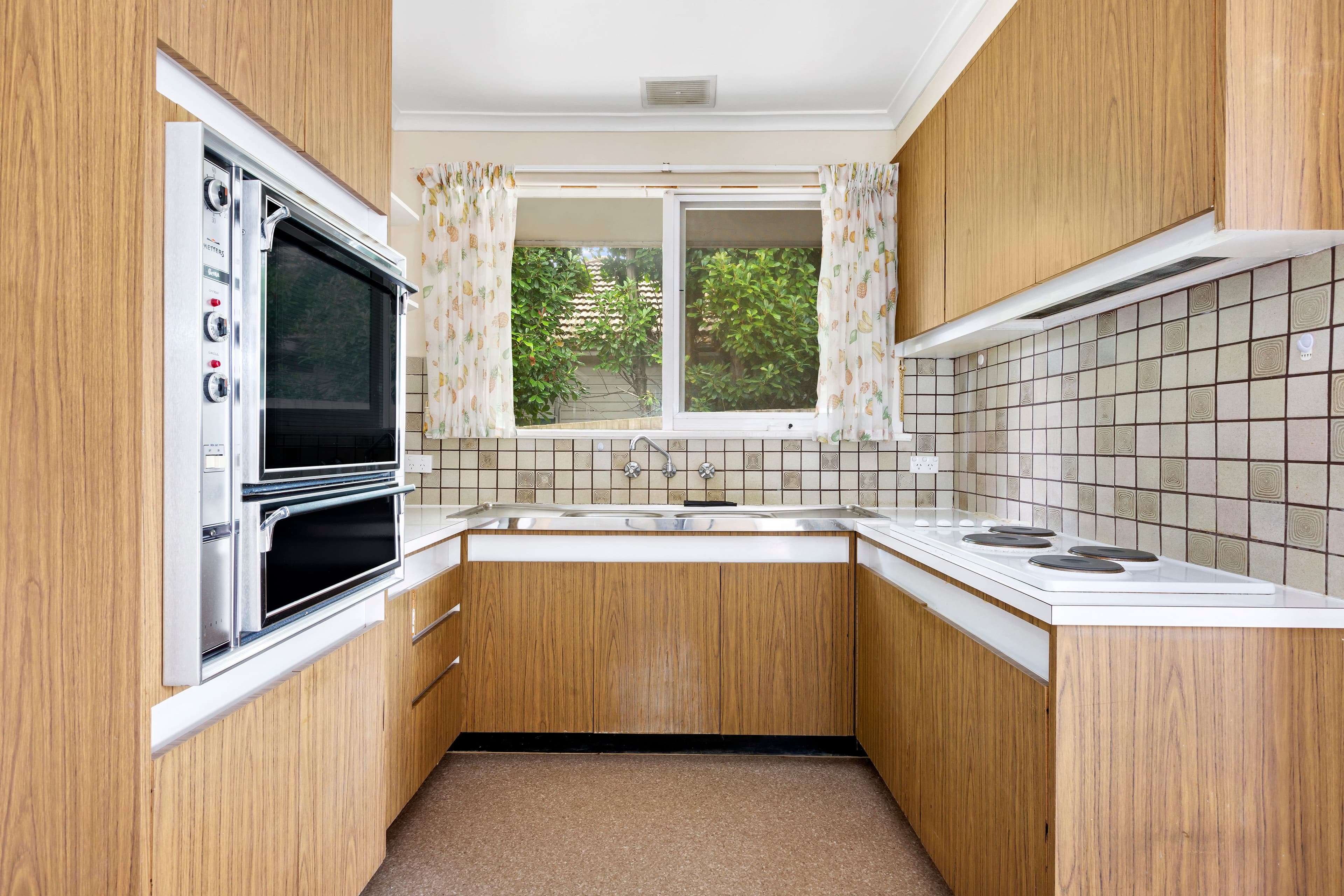 15 Jordan Grove, Glen Waverley VIC 3150, Glen Waverley - Thumbnail 3