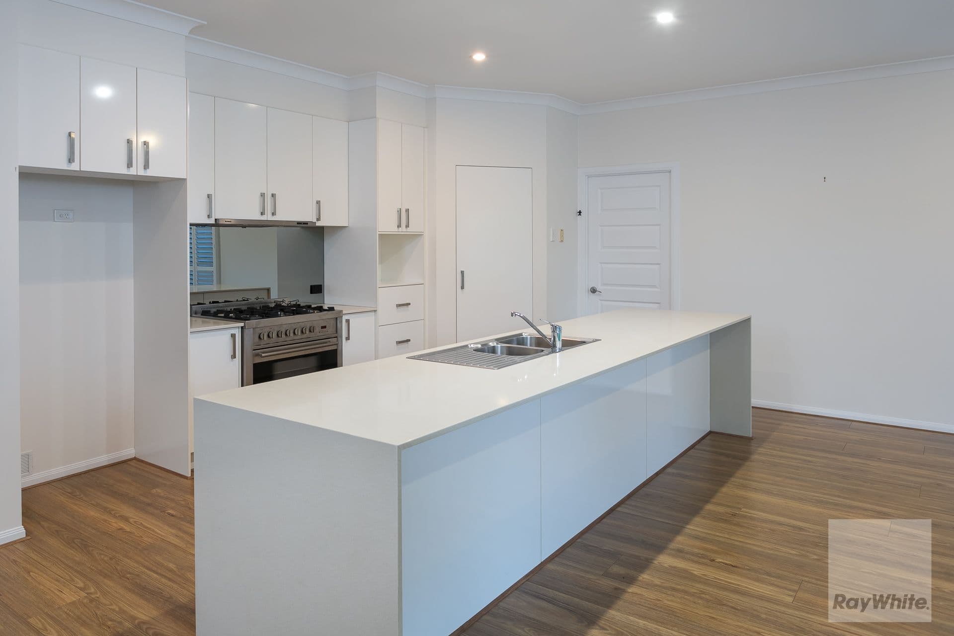 18 Bedarra Street, Redland Bay QLD 4165, Redland Bay - Thumbnail 2