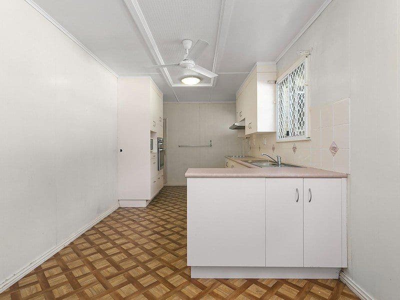 11 Renshaw Street, Park Avenue QLD 4701, Park Avenue - Thumbnail 2