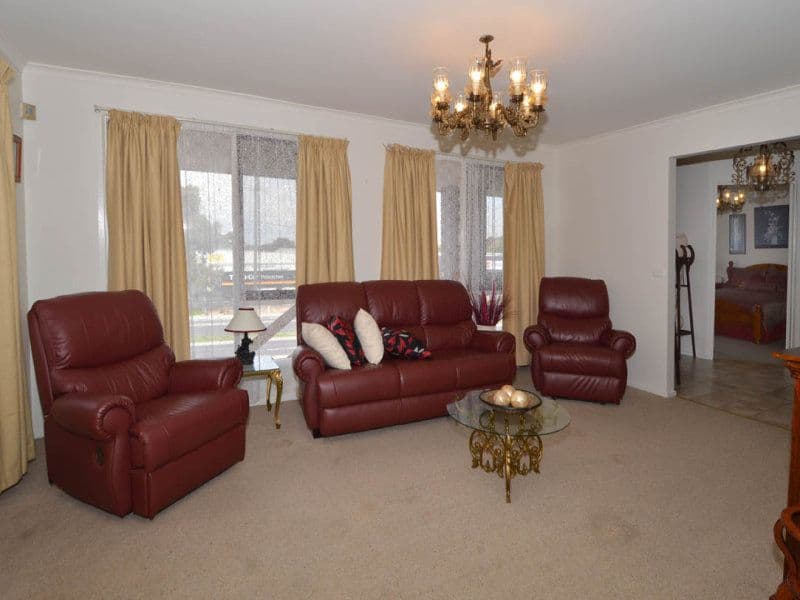 30 Vineyard Road, SUNBURY VIC 3429, Sunbury - Thumbnail 5