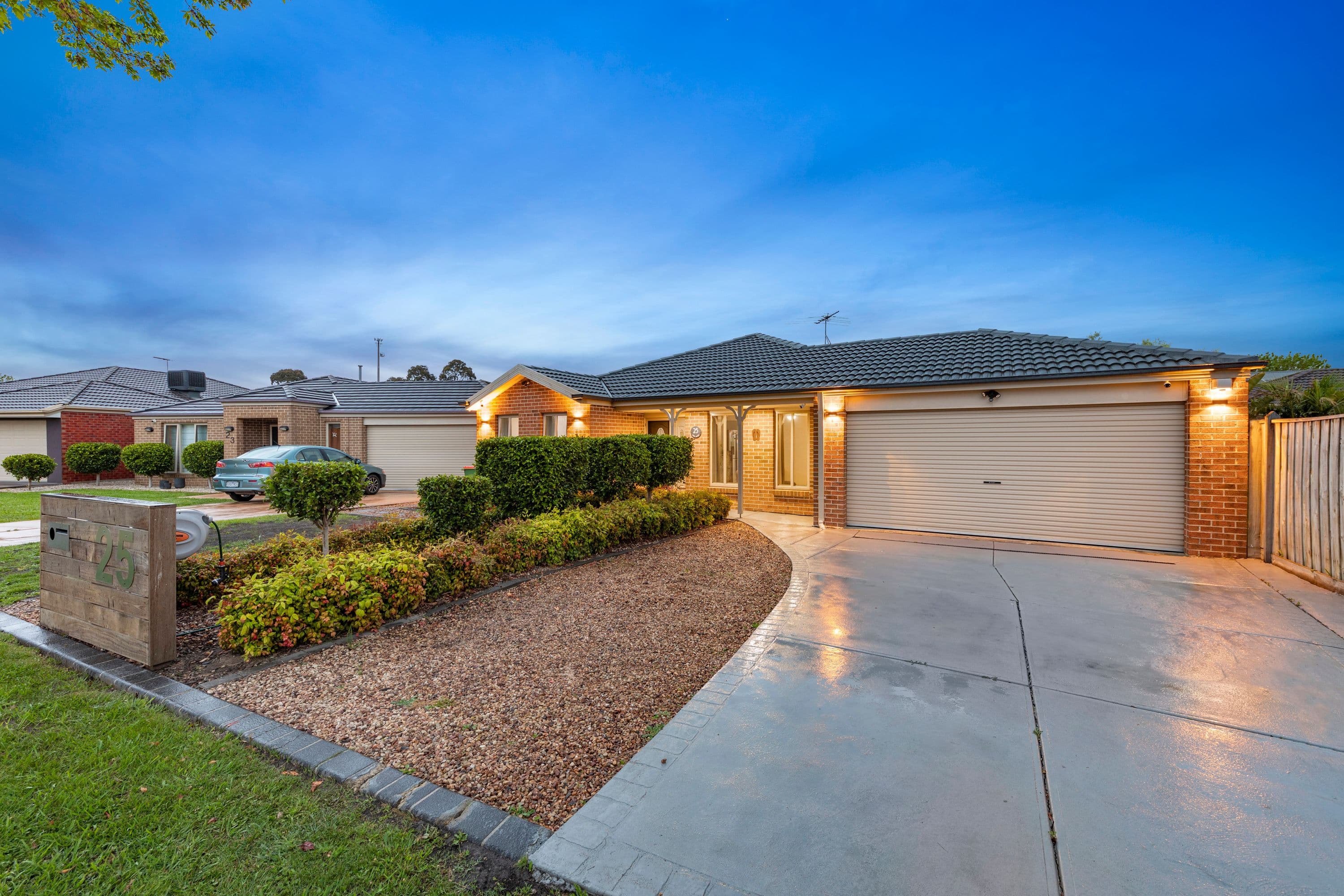 25 Reidel Avenue, Pakenham VIC 3810, Pakenham - Thumbnail 2