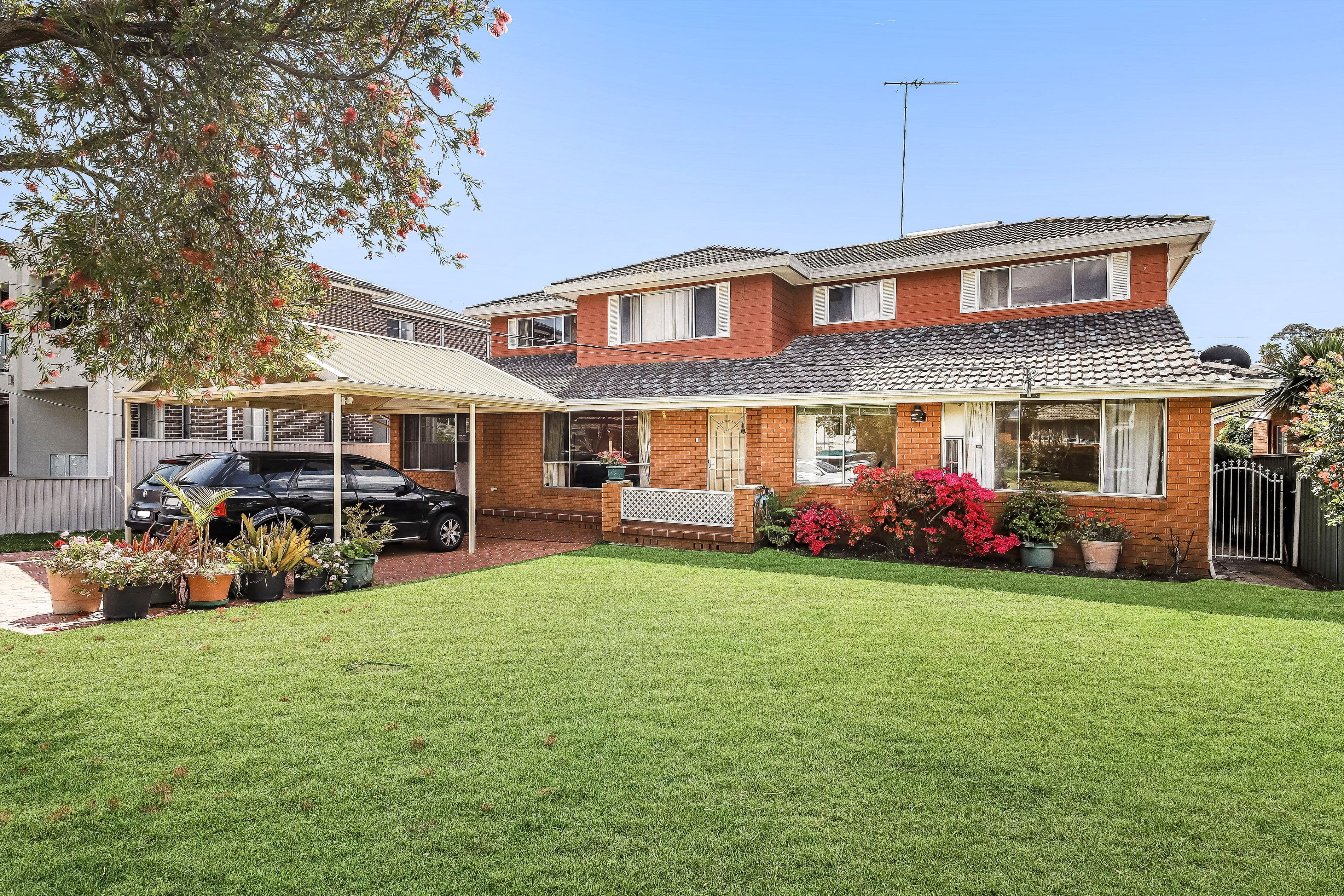 9 Lurnea Avenue, Georges Hall - Image 1