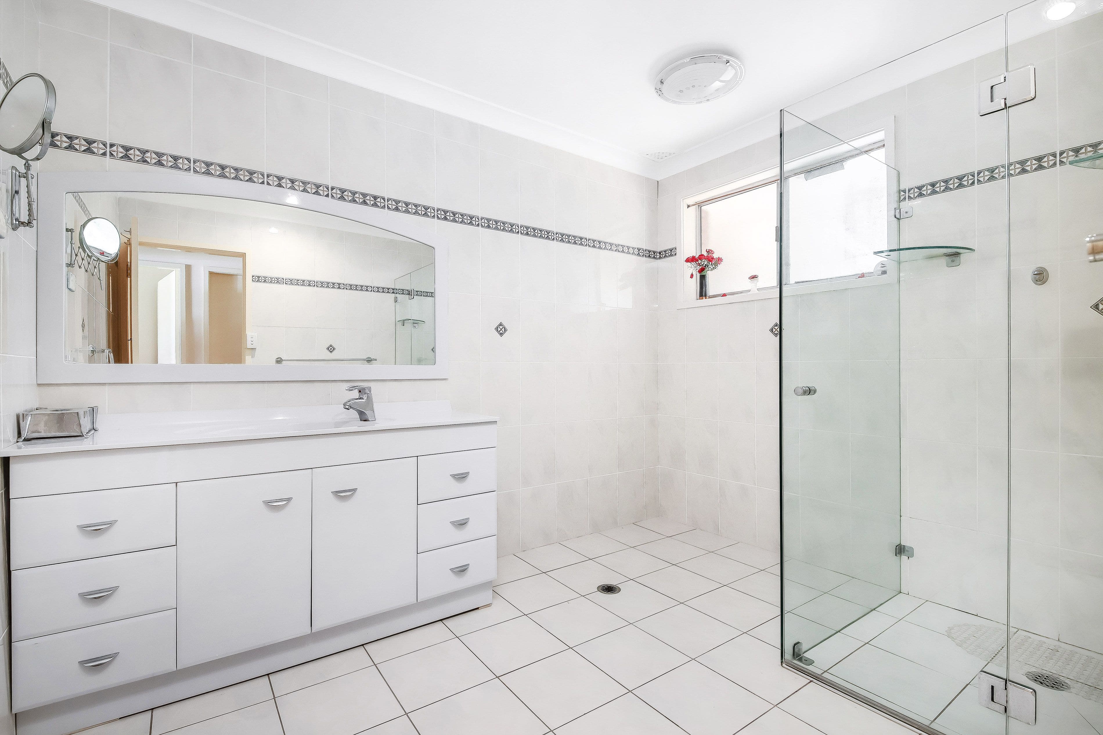 9 Lurnea Avenue, Georges Hall - Thumbnail 7